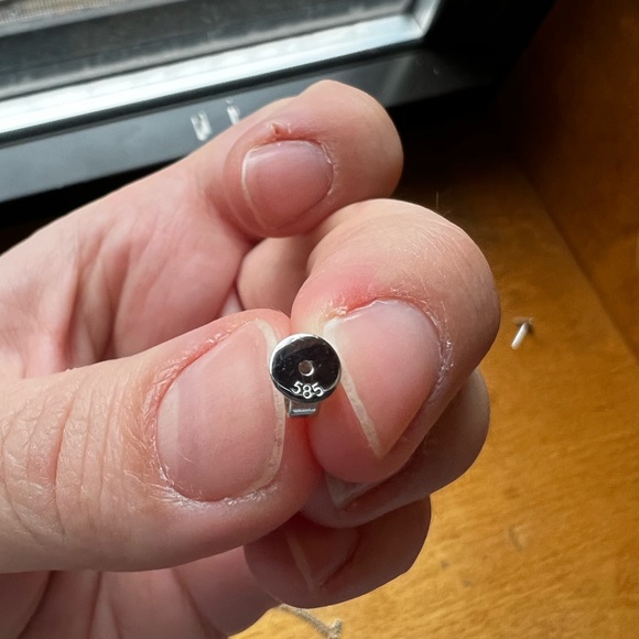 Diamond earrings - Picture 3 of 5